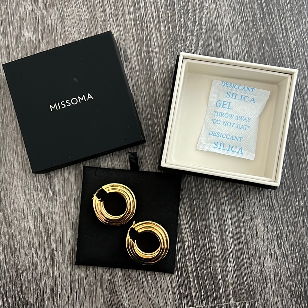 Missoma Lucy Williams Medium Chunky Ridge Hoop Earrings